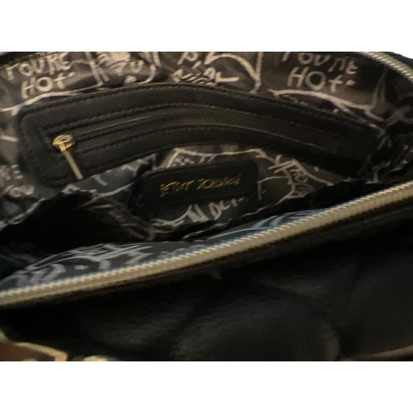 Betsy Johnson crossbody Love Black/White bag - Picture 13 of 13